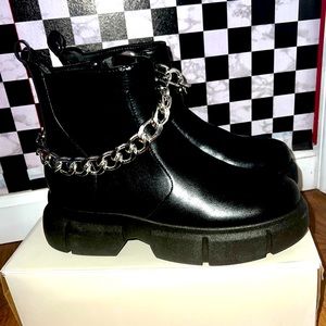 Chain boots
